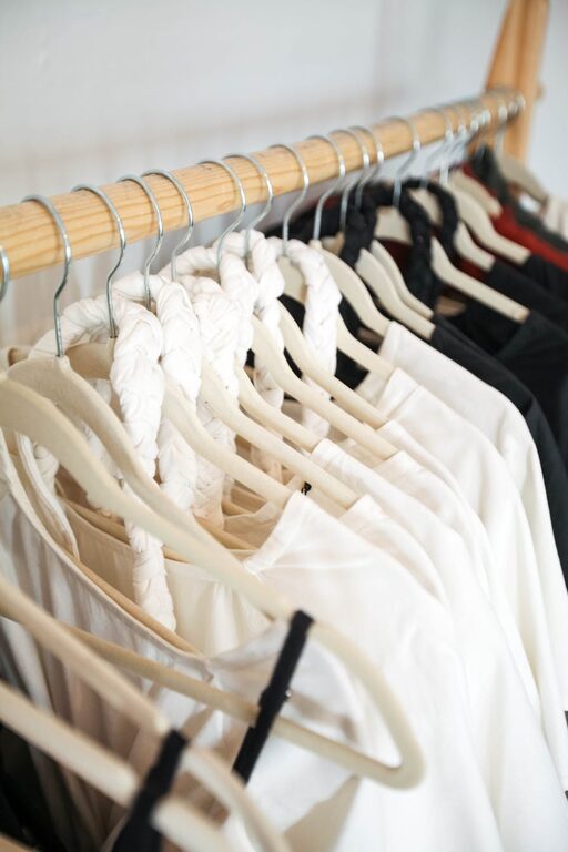 How to Build a Basic Capsule Wardrobe: A Step-by-Step Guide